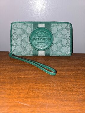Coach Dempsey zip up Wallet In Signature Jacquard